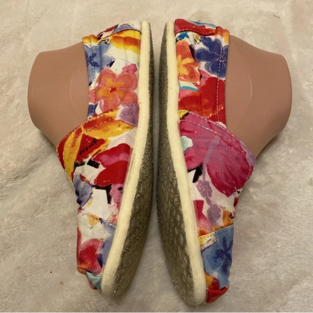 TOMS Women's Vibrant Floral Slip-On Flats - Picture 5 of 13